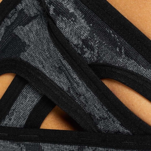 *LIKE NEW* 
ADAPT CAMO SEAMLESS SPORTS BRA - Picture 4 of 9